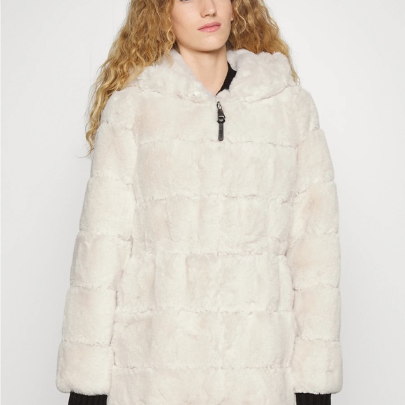DKNY
FAUX FUR JACKET WITH WAIST AND HOOD - Winter jacket XS - Picture 7 of 13